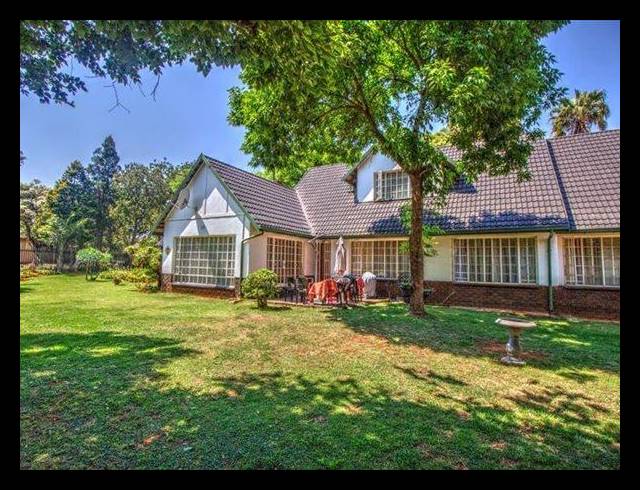 4 BEDROOM HOUSE FOR SALE IN VAN RIEBEECK PARK